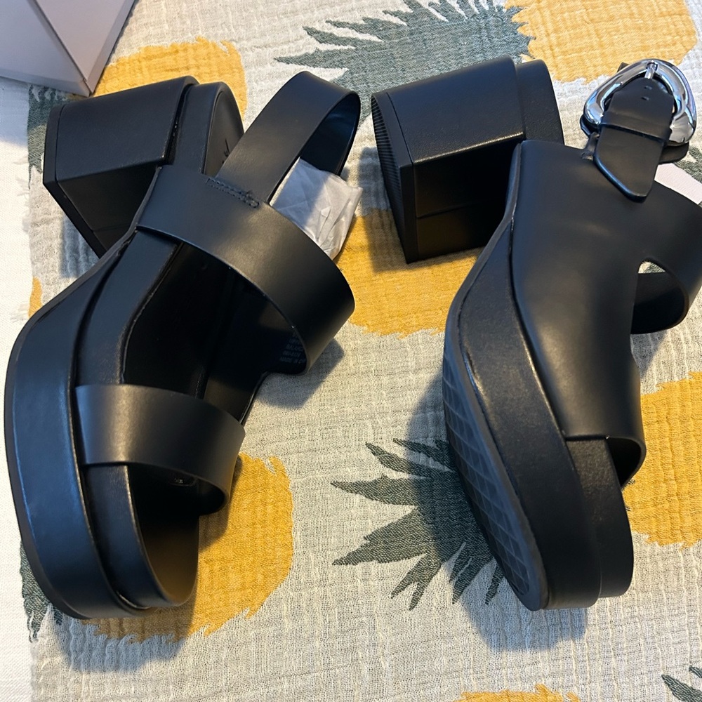 AEROSOLES Women's Black Strappy Clarkson Sandals - Picture 5 of 8